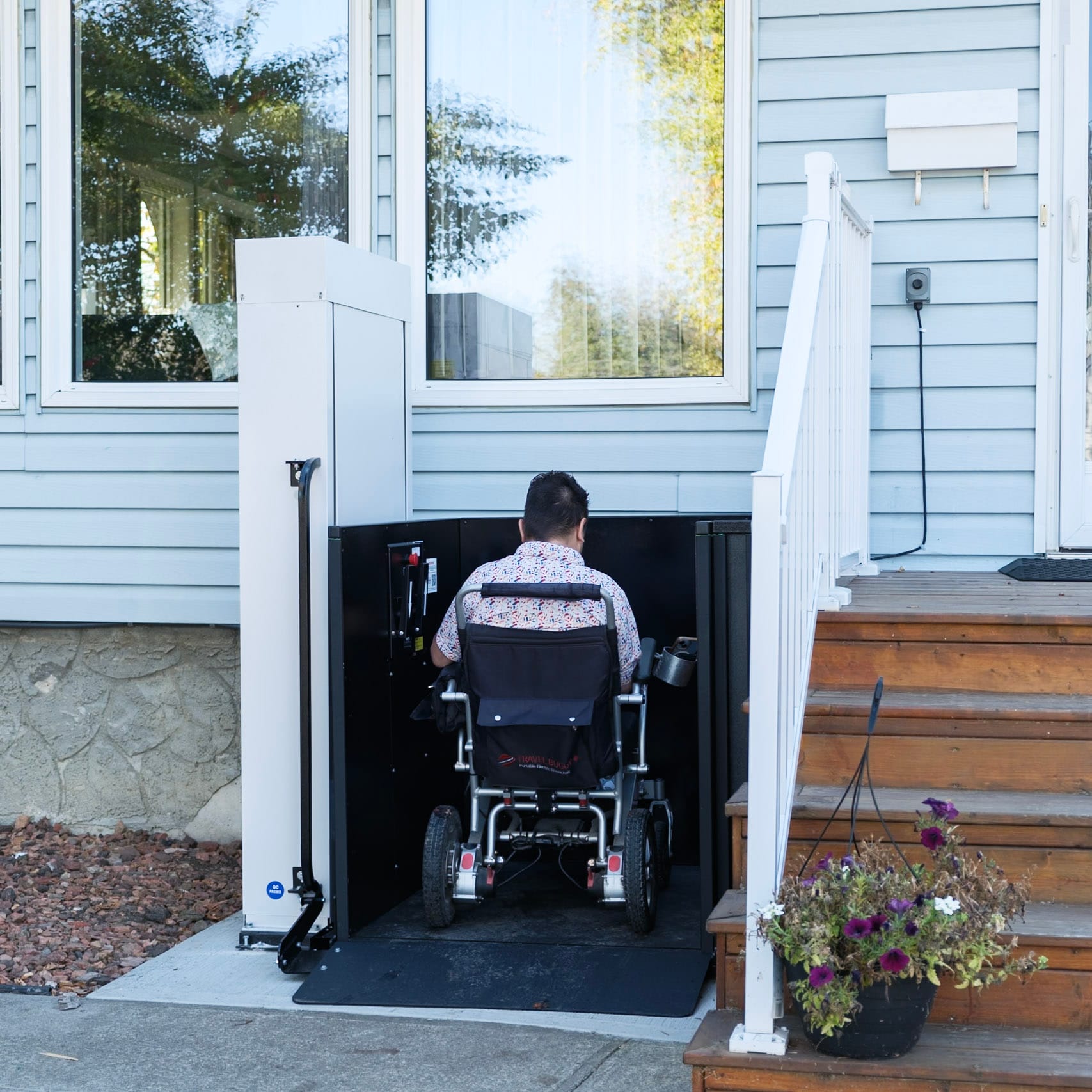 enclosed outdoor home lifts